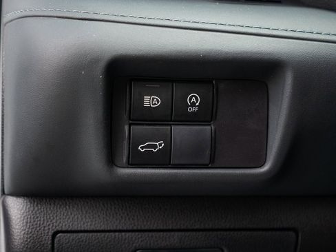 Used 2023 Toyota Highlander L image 17