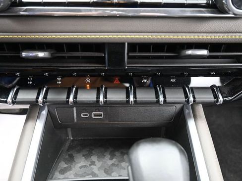 Used 2023 Chevrolet Colorado ZR2 image 13