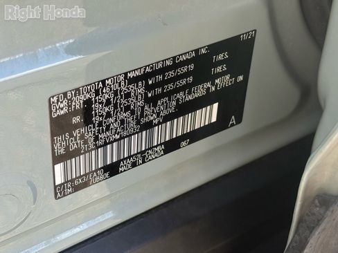 Used 2021 Toyota RAV4 XLE Premium image 32