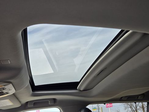 Used 2022 Toyota Highlander XLE image 15