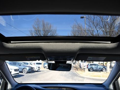 Used 2018 Toyota Highlander XLE image 25