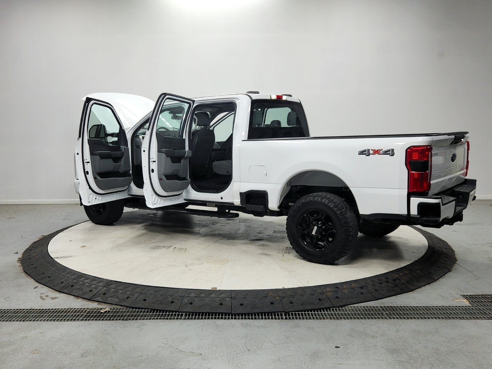 Used 2023 Ford F250 XL w/ STX Appearance Package AWD/4WD image 14