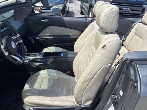 Used 2013 Ford Mustang Premium image 10