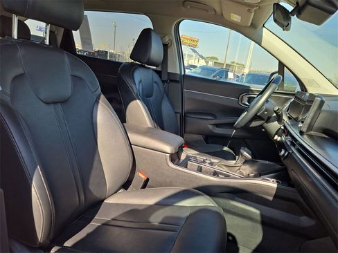 Used 2024 Kia Sorento S image 32