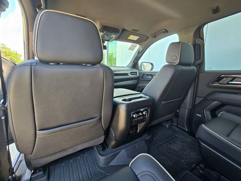 Used 2025 GMC Yukon XL Elevation RWD image 17