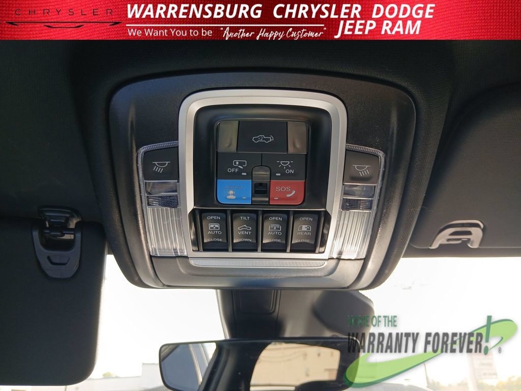 Used 2025 RAM 1500 Laramie AWD/4WD image 27