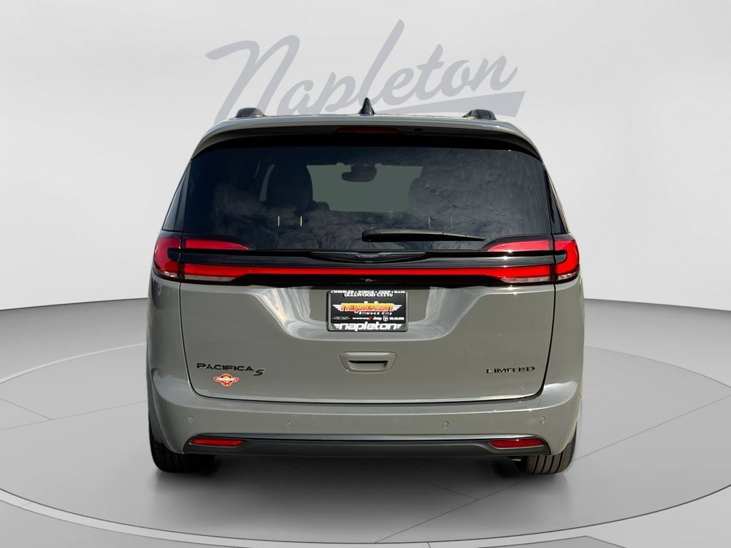 Certified 2025 Chrysler Pacifica Limited FWD image 4
