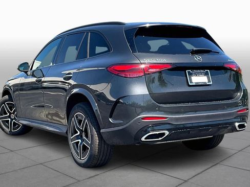 Used 2025 Mercedes-Benz GLC 300 4MATIC image 12