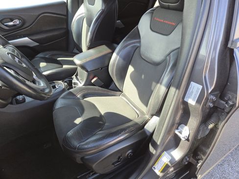 Used 2018 Jeep Cherokee Trailhawk w/ Cold Weather Group image 25