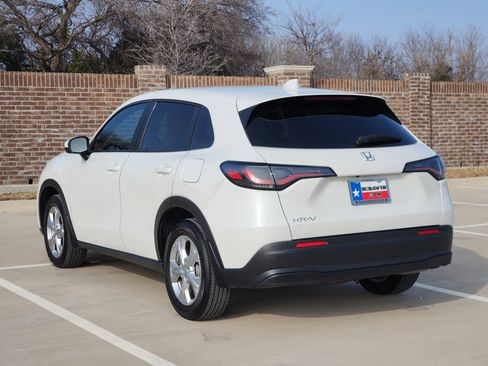 Used 2023 Honda HR-V LX image 8