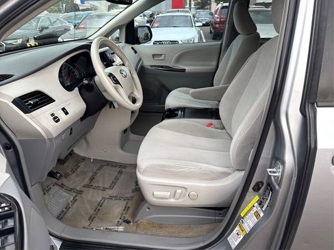 Used 2012 Toyota Sienna LE image 10