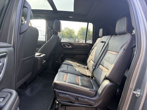 Used 2022 GMC Yukon XL AT4 AWD/4WD image 32