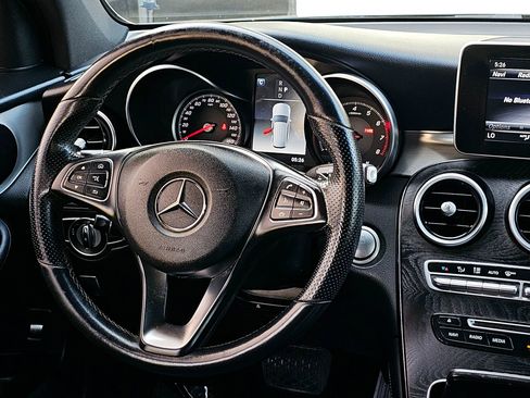 Used 2019 Mercedes-Benz GLC 300 image 24