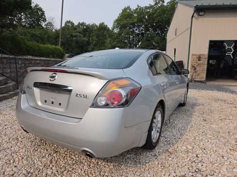 Used 2011 Nissan Altima 2.5 SL w/ Technology Pkg FWD image 6