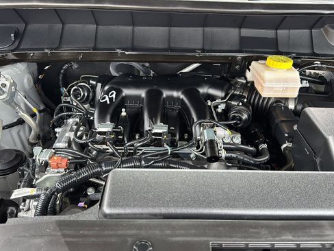 Used 2025 Nissan Pathfinder SV image 31