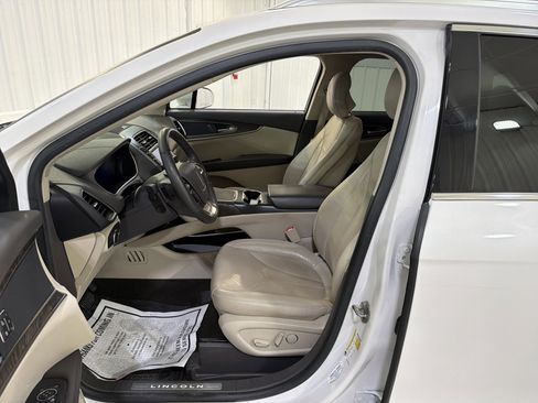 Used 2019 Lincoln Nautilus Select w/ Cargo Utility Package image 10