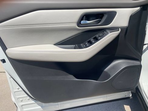 Certified 2023 Nissan Rogue SV w/ SV Premium B Package FWD image 10