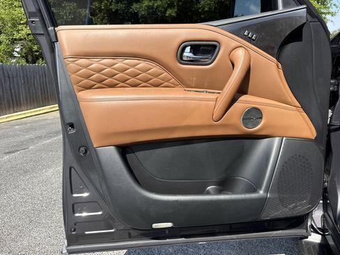 Used 2024 INFINITI QX80 Sensory w/ Cargo Package AWD/4WD image 17