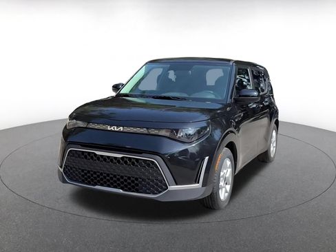 Used 2025 Kia Soul LX w/ LX Technology Package FWD image 6