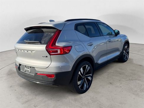 Certified 2025 Volvo XC40 B5 Plus image 32