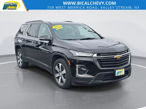 Used 2023 Chevrolet Traverse LT w/ LT Premium Package AWD/4WD image 1