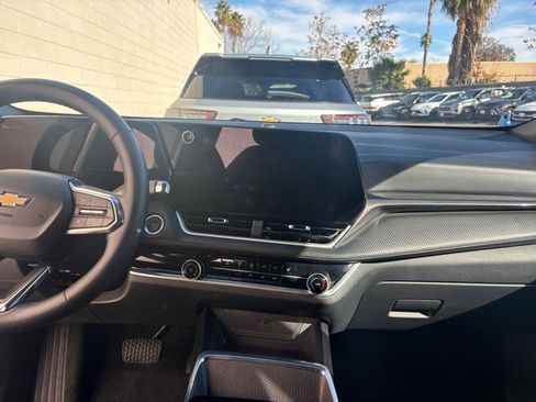 Used 2025 Chevrolet Equinox LT image 18