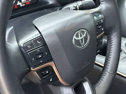 Used 2023 Toyota Crown AWD/4WD image 29