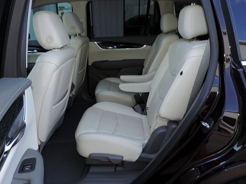 Used 2020 Cadillac XT6 Premium Luxury FWD image 13
