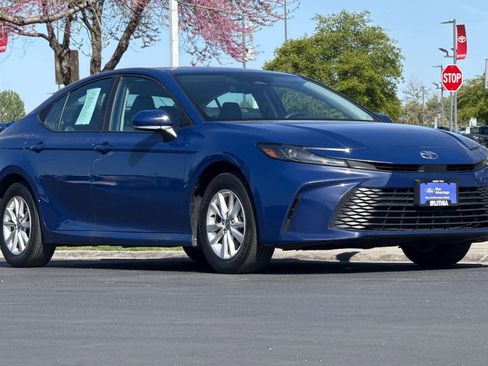 Used 2025 Toyota Camry LE AWD/4WD image 9