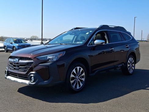 Used 2023 Subaru Outback Touring AWD/4WD image 3