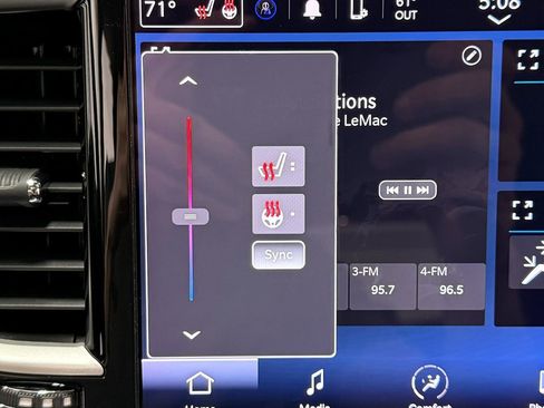 Used 2023 Chrysler Pacifica Touring-L image 21