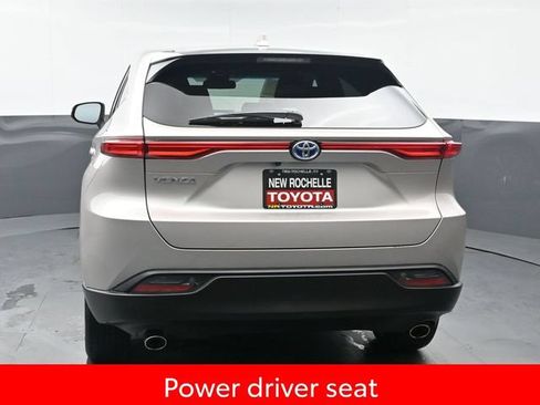 Used 2024 Toyota Venza LE AWD/4WD image 5