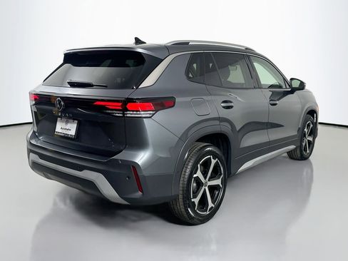 Certified 2025 Volkswagen Tiguan SE image 6