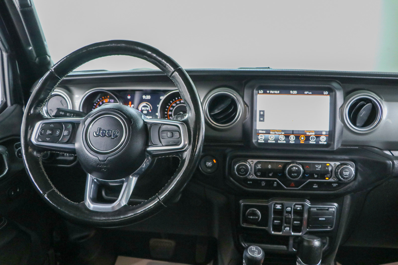 Used 2022 Jeep Wrangler Unlimited Sahara w/ Cold Weather Group AWD/4WD image 17