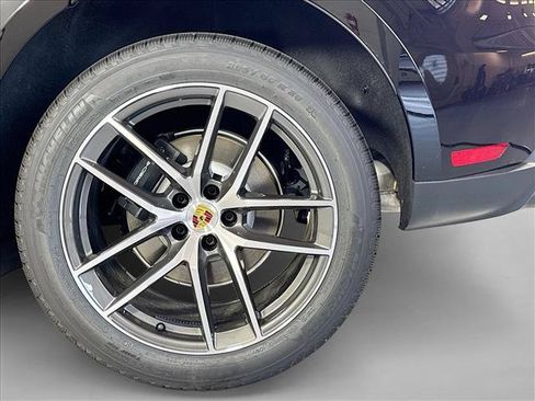 Certified 2026 Porsche Macan AWD/4WD image 23