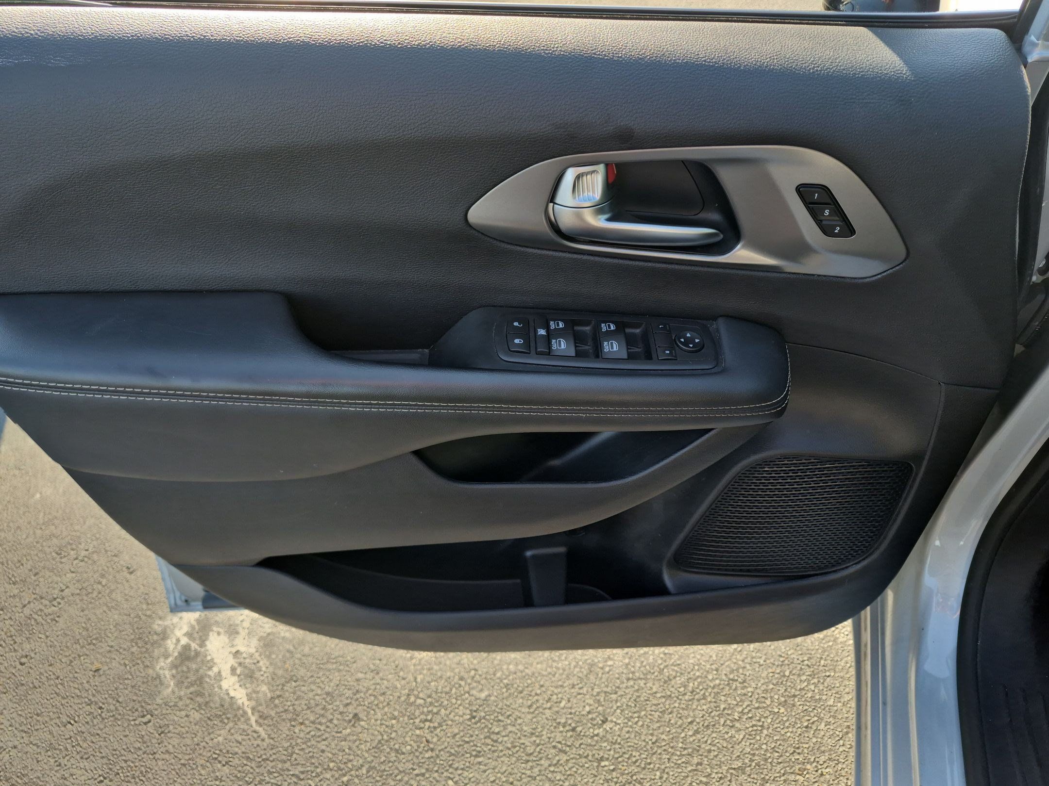 Used 2026 Chrysler Pacifica Select FWD image 12