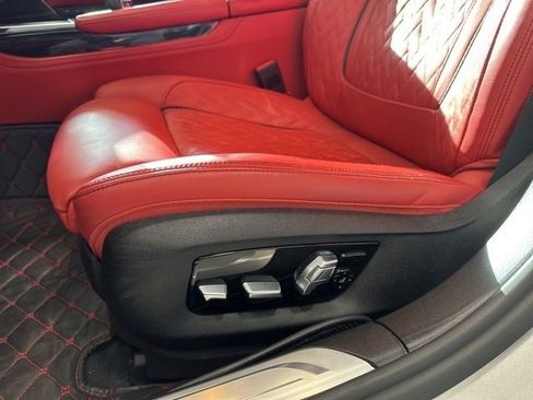 Used 2022 BMW 750i xDrive w/ Executive Package image 6