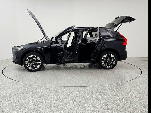 New 2026 Volvo XC60 B5 Ultra w/ Climate Package image 8