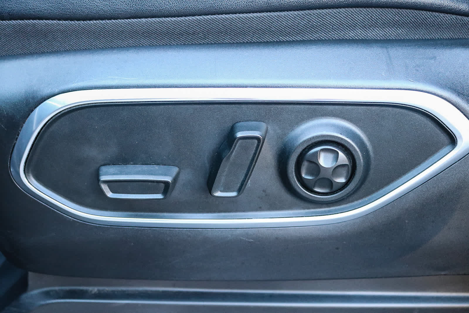 Used 2024 Jeep Wagoneer L Series II RWD image 21