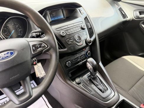 Used 2018 Ford Focus SE FWD image 14
