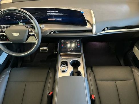 New 2026 Cadillac Vistiq Sport image 13