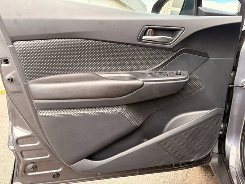 Used 2018 Toyota C-HR XLE FWD image 11