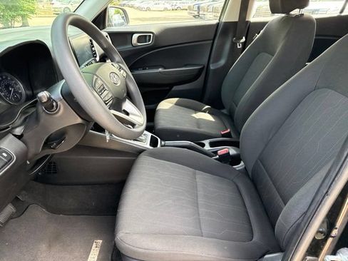 Used 2021 Hyundai Venue SE FWD image 19