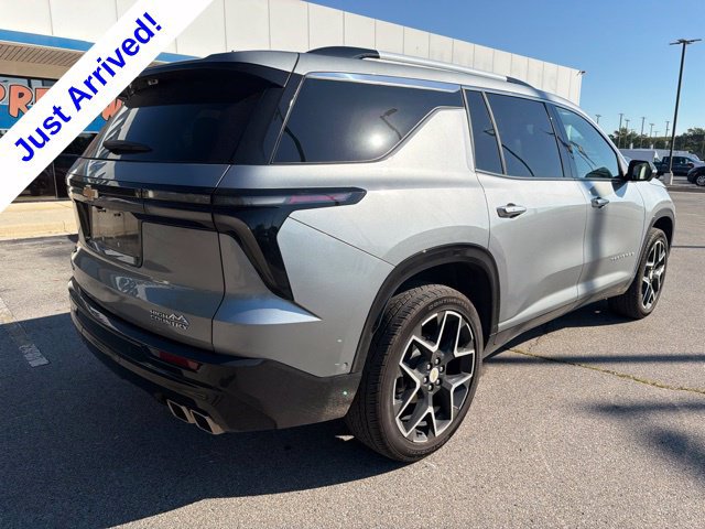 Used 2025 Chevrolet Traverse High Country FWD image 3