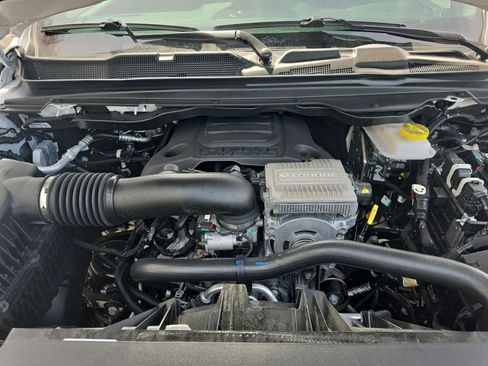 New 2026 RAM 1500 4x4 Crew Cab image 11