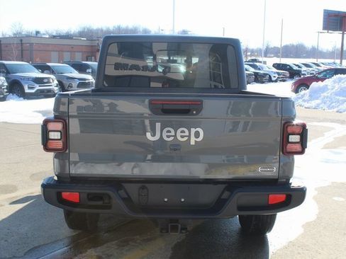 Used 2022 Jeep Gladiator Overland w/ Popular Equipment Package image 4