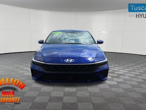 Used 2025 Hyundai Elantra SEL FWD image 2