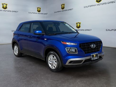 Used 2022 Hyundai Venue SE FWD image 3