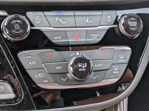 New 2026 Chrysler Pacifica Pinnacle w/ Trailer Tow Group image 12