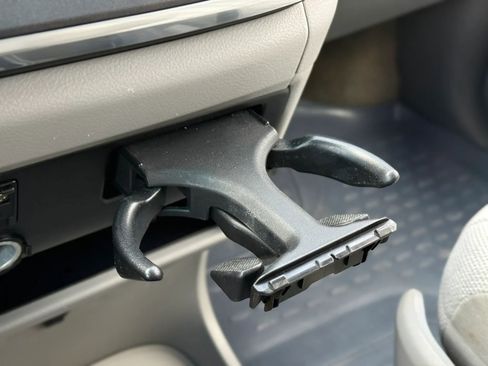 Used 2015 Toyota Sienna L FWD image 18